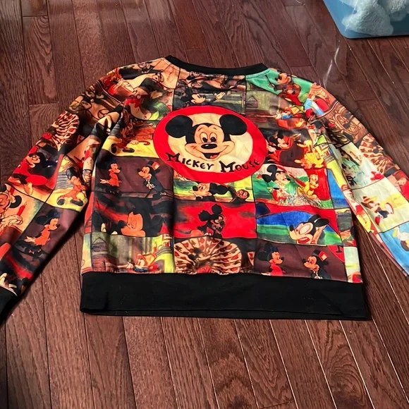 Super Cute Mickey Mouse Cartoon Sweater Size Large - Picture 1 of 3